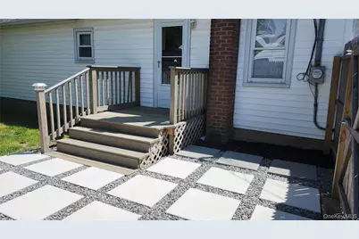 95 Pleasure Avenue, Ronkonkoma, NY 11779 - Photo 7