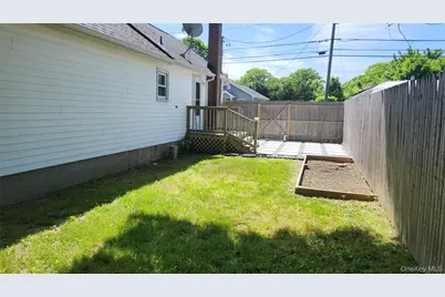 95 Pleasure Avenue, Ronkonkoma, NY 11779 - Photo 9