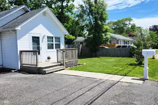95 Pleasure Ave, Ronkonkoma, NY 11779 - Photo 25