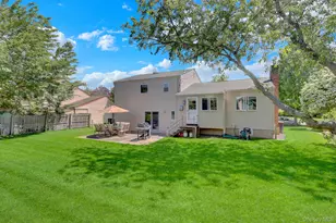 33 Brook Path, Plainview, NY 11803 - Photo 19