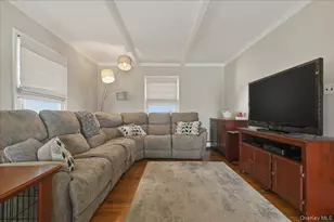 13 Grove Ln, Levittown, NY 11756 - Photo 9
