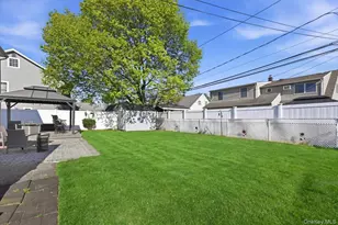 13 Grove Ln, Levittown, NY 11756 - Photo 27