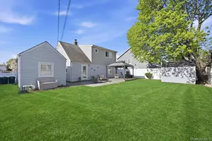 13 Grove Ln, Levittown, NY 11756 - Photo 29