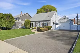 13 Grove Ln, Levittown, NY 11756 - Photo 3
