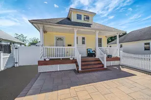 119 N 1st Ave, Bay Shore, NY 11706 - Photo 3