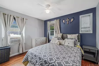 119 N 1st Avenue, Bay Shore, NY 11706 - Photo 23