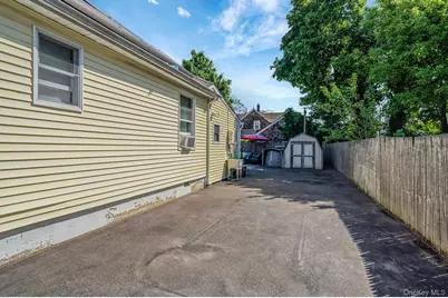 119 N 1st Avenue, Bay Shore, NY 11706 - Photo 11
