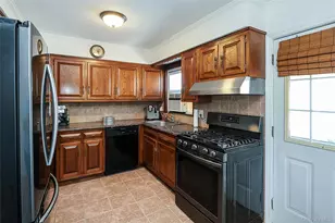 251 Mckinley Pkwy, Mineola, NY 11501 - Photo 7