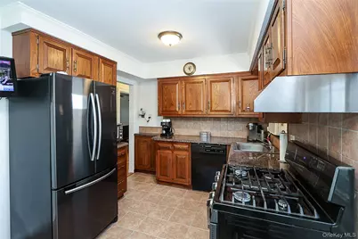 251 McKinley Parkway, Mineola, NY 11501 - Photo 9