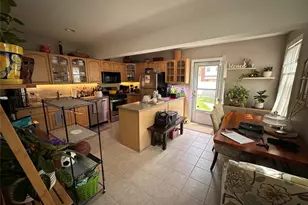 568 Irving St, Westbury, NY 11590 - Photo 5