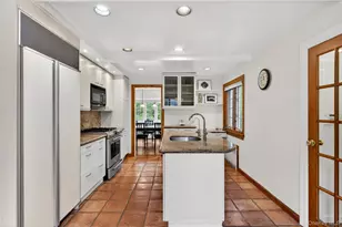 10 Crescent Rd, Port Washington, NY 11050 - Photo 13