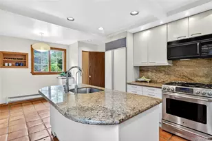 10 Crescent Rd, Port Washington, NY 11050 - Photo 11