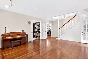 10 Crescent Rd, Port Washington, NY 11050 - Photo 3