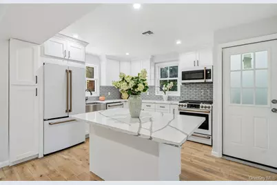 17 Tatterson Street, Roslyn, NY 11576 - Photo 3