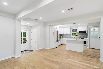 17 Tatterson Street, Roslyn, NY 11576 - Photo 9