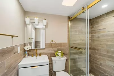 17 Tatterson Street, Roslyn, NY 11576 - Photo 23