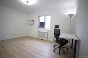 72-19 Little Neck Pkwy, Glen Oaks, NY 11004 - Photo 13