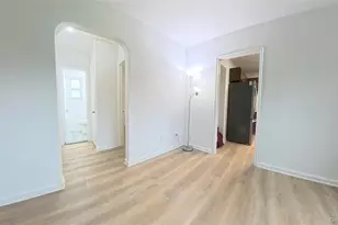 72-19 Little Neck Pkwy, Glen Oaks, NY 11004 - Photo 15