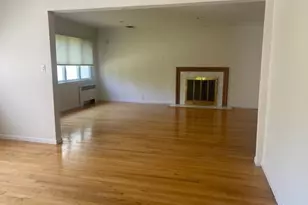 27 Martin Ct, Great Neck, NY 11024 - Photo 3