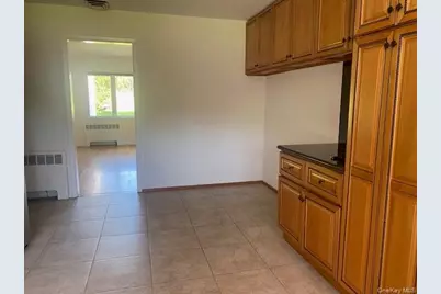 27 Martin Court, Great Neck, NY 11024 - Photo 11