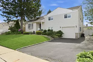 5 Hastings Rd, Massapequa, NY 11758 - Photo 3