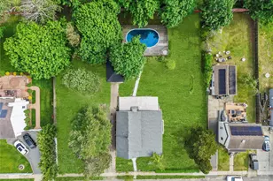 74 Lincoln Ave, Islip Terrace, NY 11752 - Photo 3