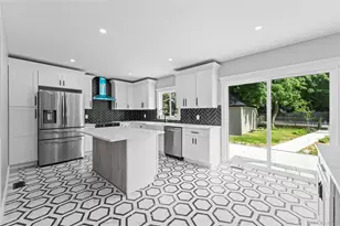 74 Lincoln Ave, Islip Terrace, NY 11752 - Photo 21