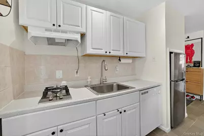 205 W Post Road #E-1-O, White Plains, NY 10606 - Photo 9
