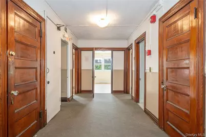 32 Ridgeview Avenue, White Plains, NY 10606 - Photo 9