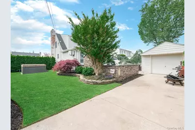 56 Columbine Avenue, Merrick, NY 11566 - Photo 3