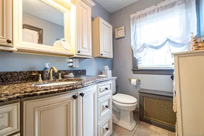 19 Saint Thomas Place, Malverne, NY 11565 - Photo 17