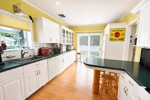 525 S Greene Ave, Lindenhurst, NY 11757 - Photo 7