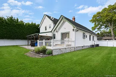 525 S Greene Avenue, Lindenhurst, NY 11757 - Photo 33