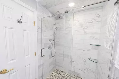 525 S Greene Avenue, Lindenhurst, NY 11757 - Photo 15