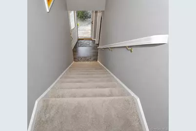 525 S Greene Avenue, Lindenhurst, NY 11757 - Photo 21