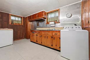 659 Diellen Ln, Elmont, NY 11003 - Photo 19