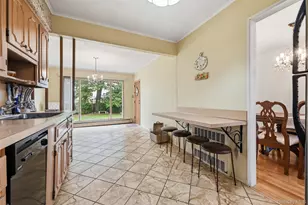 659 Diellen Ln, Elmont, NY 11003 - Photo 7