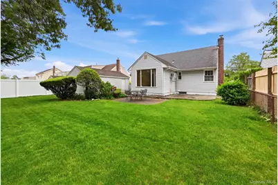 659 Diellen Lane, Elmont, NY 11003 - Photo 3