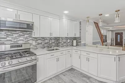 13008 Lefferts Boulevard, Ozone Park, NY 11420 - Photo 11