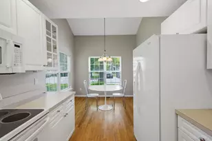 72 Paddington Cir, Smithtown, NY 11787 - Photo 11