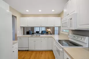 72 Paddington Cir, Smithtown, NY 11787 - Photo 9
