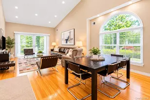 72 Paddington Cir, Smithtown, NY 11787 - Photo 5