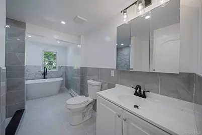 242 Roquette Avenue, Floral Park, NY 11001 - Photo 17