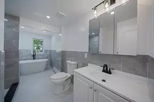 242 Roquette Ave, Floral Park, NY 11001 - Photo 17