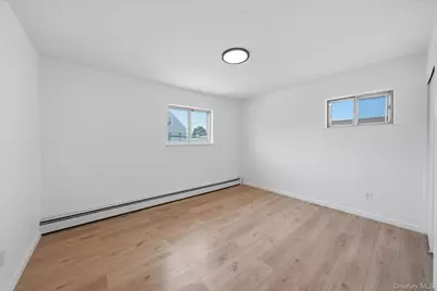 242 Roquette Avenue, Floral Park, NY 11001 - Photo 13
