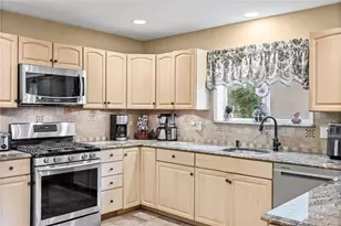 8 Frontier Trail, Manorville, NY 11949 - Photo 17