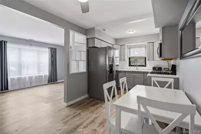 16 Bailey Court #16, Middle Island, NY 11953 - Photo 5