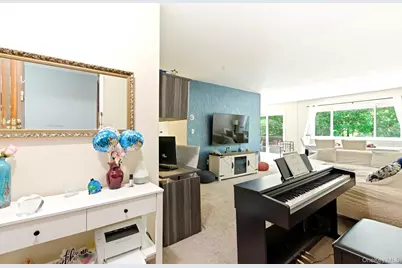 130 Sierra Vista Lane #2nd Floor, Valley Cottage, NY 10989 - Photo 5