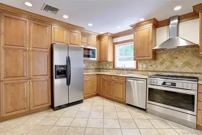 29 Thomsen Drive, Airmont, NY 10952 - Photo 9