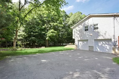 29 Thomsen Drive, Airmont, NY 10952 - Photo 21